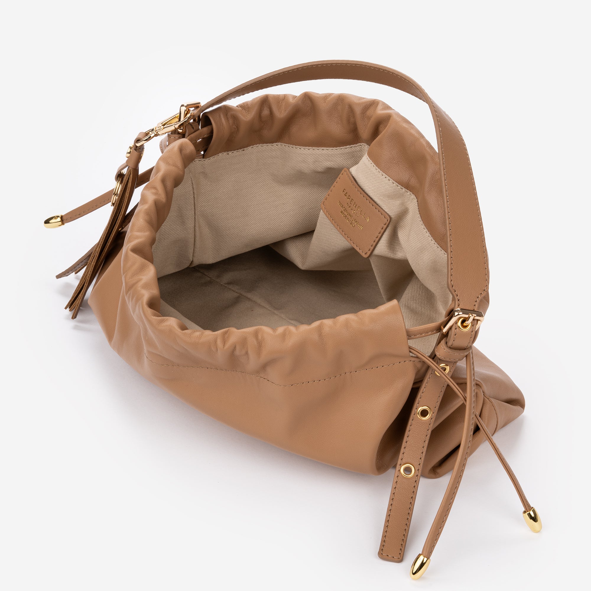 DELIA CAMEL